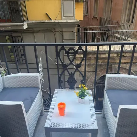 Mari Roose Oda ve Kahvaltı Napoli