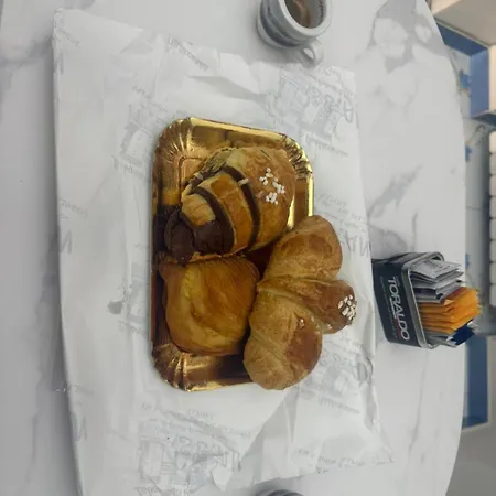 Alojamento de Acomodação e Pequeno-almoço Mari Roose Nápoles