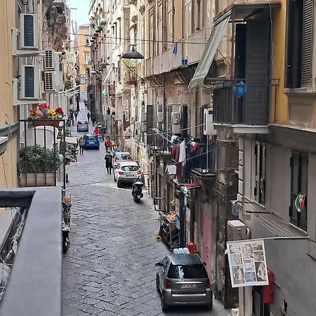 Oda ve Kahvaltı Mari Roose *