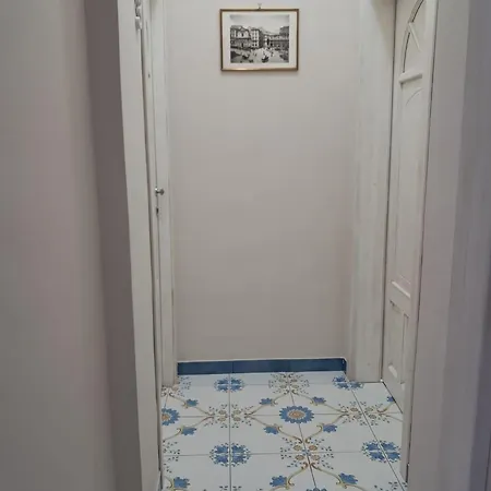 Mari Roose Oda ve Kahvaltı *