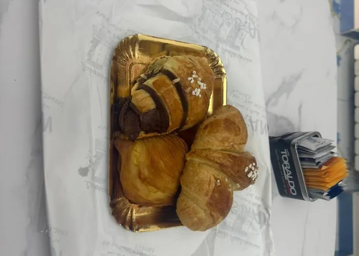 Alojamento de Acomodação e Pequeno-almoço Mari Roose Nápoles